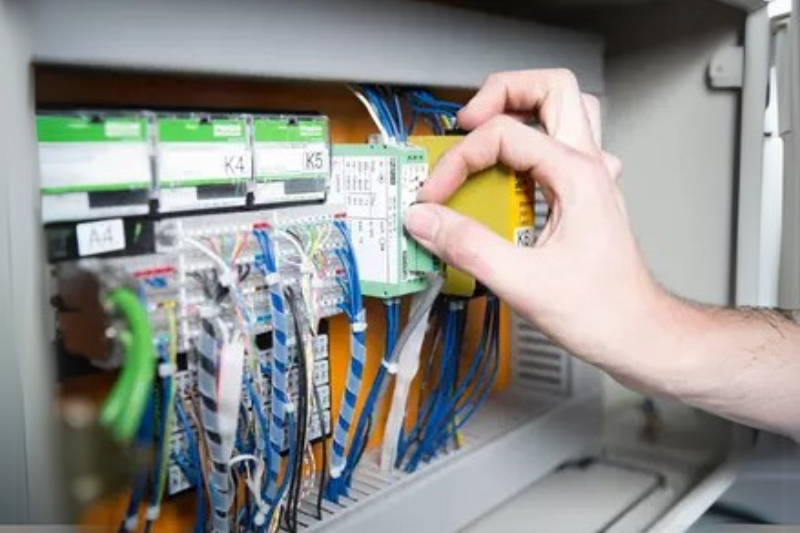 Titelbild zur Veranstaltung Fortbildungsseminar zur Eintragungsverlängerung im Installateurverzeichnis mit der E.DIS Netz GmbH 2026 (7,25h)